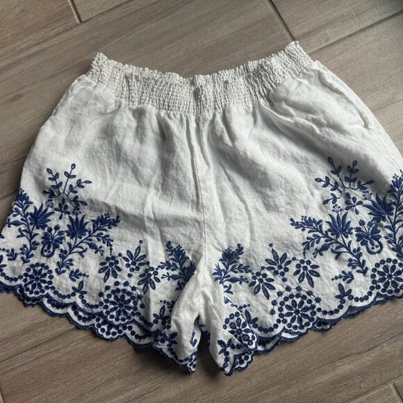 JOHNNY WAS white/blue scalloped detail linen shorts - Women's Size XL - Picture 3 of 4